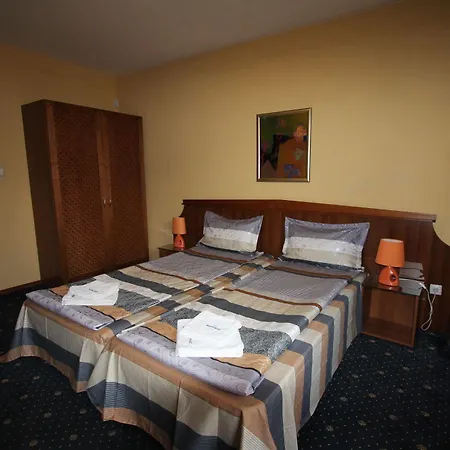 Kap House Family מלון בנסקו