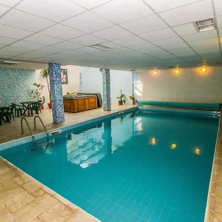 מלון Kap House Family בנסקו