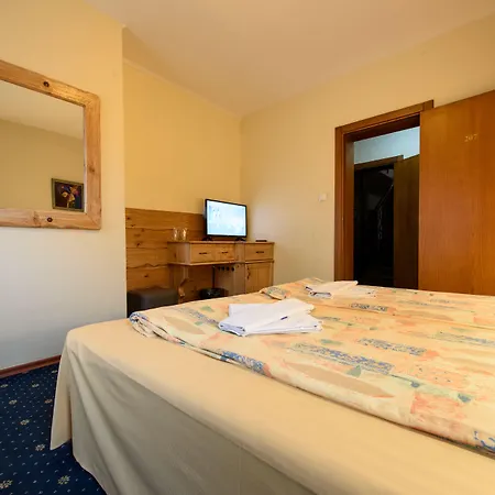 Kap House Family Hotell 3*