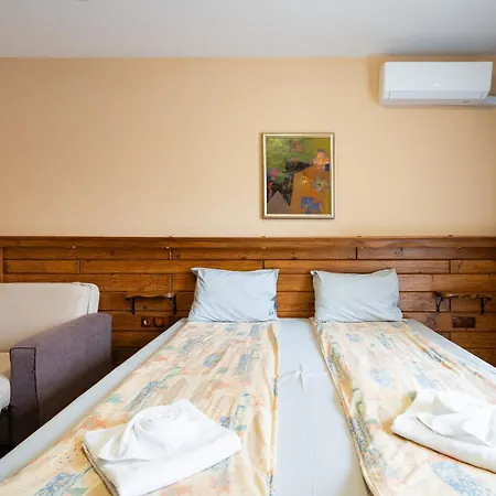 Kap House Family Hotell 3*