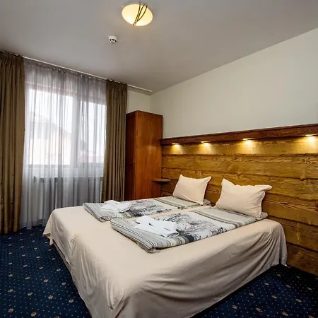 Kap House Family Hotell 3*